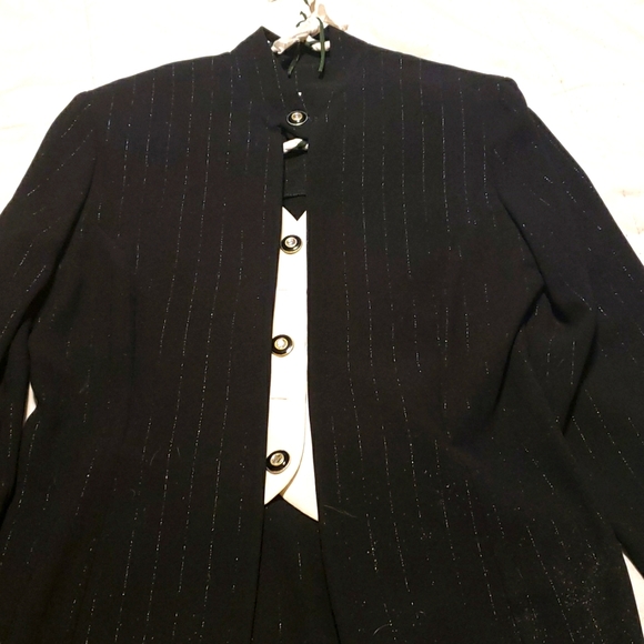 Suit - Picture 1 of 5